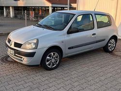 Silber Gebraucht 2003 Renault Clio II Kleinwagen | 1.200 € (Etwas zu teuer)