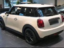 Weiß Gebraucht 2020 Mini ONE Kleinwagen | 17.399 € (Fairer Preis)