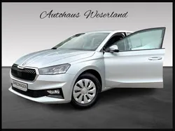 Silber Gebraucht 2024 Skoda Fabia Ambition Limousine | 16.490 € (Fairer Preis)