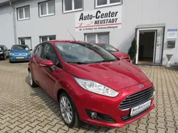 Rot Gebraucht 2015 Ford Fiesta Titanium Kleinwagen | 9.950 € (Etwas zu teuer)