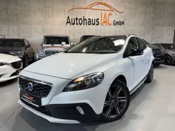 Weiß Gebraucht 2016 Volvo V40 CC Momentum Kombi | 12.900 € (Fairer Preis)