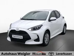 Schneeweiß Gebraucht 2025 Toyota Yaris Business Edition Kleinwagen | 24.950 € (Fairer Preis)