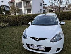 Weiß Gebraucht 2009 Mazda 2 Independence Limousine | 5.099 € (Etwas zu teuer)