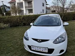 Weiß Gebraucht 2009 Mazda 2 Independence Limousine | 5.099 € (Fairer Preis)