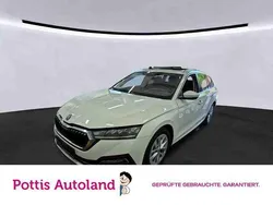 Weiss Gebraucht 2022 Skoda Octavia Style Kombi | 22.997 € (Guter Preis)