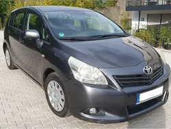 Grau Gebraucht 2010 Toyota Verso Van / Kleinbus | 4.850 € (Fairer Preis)