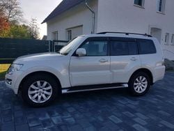 Weiß Gebraucht 2017 Mitsubishi Pajero SUV | 30.800 € (Fairer Preis)