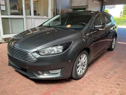 Grau Gebraucht 2015 Ford Focus Titanium Limousine | 10.990 € (Fairer Preis)