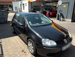 Schwarz Gebraucht 2004 VW Golf V Kleinwagen | 2.250 € (Fairer Preis)
