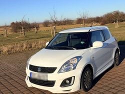 Weiß Gebraucht 2016 Suzuki Swift Club Kleinwagen | 5.800 € (Fairer Preis)