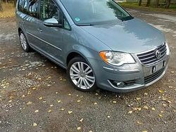 Grau Gebraucht 2010 VW Touran Highline Van / Kleinbus | 3.200 € (Superpreis)