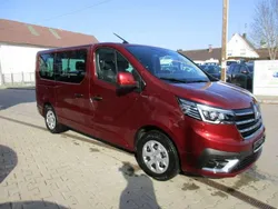 Karminrot Gebraucht 2023 Renault Trafic Life Van | 38.999 € (Teuer)