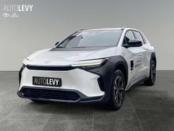 Weiß (platinumweiß perleffekt) Gebraucht 2025 Toyota bZ4X SUV | 48.580 €