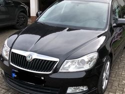 Schwarz Gebraucht 2010 Skoda Octavia Impuls Edition Limousine | 3.800 € (Superpreis)