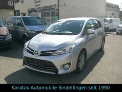 Silber Gebraucht 2015 Toyota Verso Comfort Van / Kleinbus | 10.640 € (Fairer Preis)