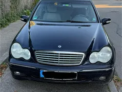 Blau Gebraucht 2002 Mercedes C200 Kombi | 1.750 €