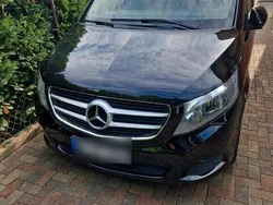 Schwarz Gebraucht 2016 Mercedes V220 Van / Kleinbus | 31.500 €