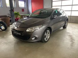 Grau Gebraucht 2010 Renault Mégane III Dynamique Limousine | 4.590 € (Etwas zu teuer)