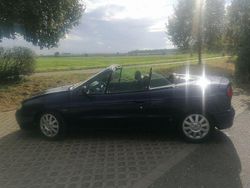 Blau Gebraucht 2002 Renault Mégane Cabriolet Privilege Cabrio | 2.200 € (Etwas zu teuer)