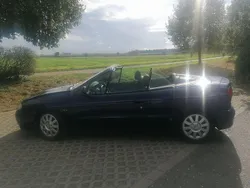 Blau Gebraucht 2002 Renault Mégane Cabriolet Privilege Cabrio | 3.200 € (Teuer)