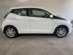 Weiß Gebraucht 2015 Toyota Aygo X-play Kleinwagen | 6.999 € (Fairer Preis)