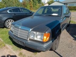Schwarz Gebraucht 1991 Mercedes 230 Limousine | 2.950 €