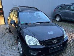 Schwarz Gebraucht 2008 Kia Carens Basis Van / Kleinbus | 1.900 € (Fairer Preis)