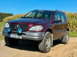 Rot Gebraucht 1999 Mercedes ML230 SUV | 3.800 €