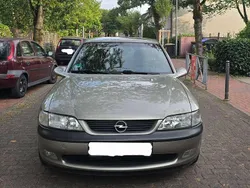 Grau Gebraucht 1996 Opel Vectra Limousine | 1.149 € (Fairer Preis)