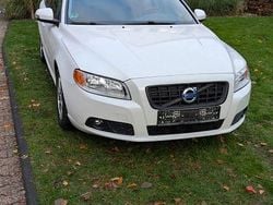 Weiß Gebraucht 2010 Volvo V70 Drive Kinetic Kombi | 3.950 € (Superpreis)