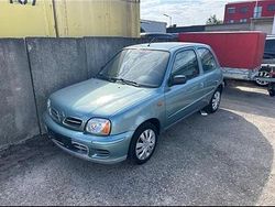 Blau Gebraucht 2002 Nissan Micra Kleinwagen | 2.200 € (Etwas zu teuer)