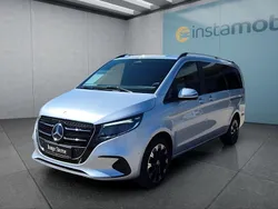 Silber Gebraucht 2024 Mercedes V220 Van / Kleinbus | 62.449 €