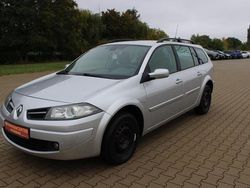 Grau Gebraucht 2009 Renault Mégane III Limousine | 1.900 € (Fairer Preis)