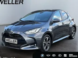 Grau Neu 2025 Toyota Yaris Hybrid Limousine | 27.980 € (Etwas zu teuer)
