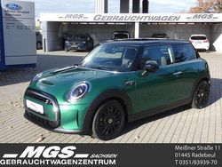 British racing green iv metallic Gebraucht 2021 Mini Cooper SE Classic Kleinwagen | 18.950 € (Fairer Preis)