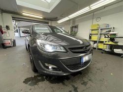 Grau Gebraucht 2014 Opel Astra Exklusiv Kombi | 2.990 € (Superpreis)