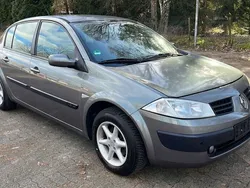 Grau Gebraucht 2004 Renault Mégane II Dynamique Limousine | 2.500 € (Fairer Preis)
