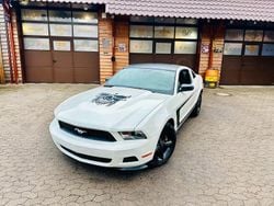 Weiß Gebraucht 2010 Ford Mustang Premium Coupé | 16.900 € (Fairer Preis)