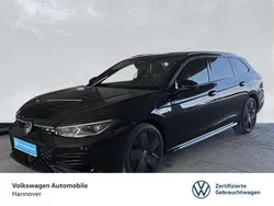 Grenadillschwarz metallic Gebraucht 2024 VW Passat R-line Kombi | 44.950 € (Fairer Preis)