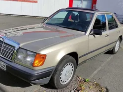 Gold Gebraucht 1986 Mercedes E260 Limousine | 4.500 €