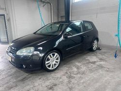 Schwarz Gebraucht 2005 VW Golf V Kleinwagen | 2.200 € (Fairer Preis)