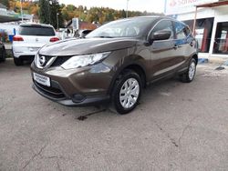 Bronze metallic Gebraucht 2016 Nissan Qashqai Visia SUV | 14.990 € (Etwas zu teuer)