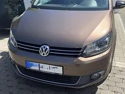 Braun Gebraucht 2012 VW Touran Style Van / Kleinbus | 8.800 € (Etwas zu teuer)