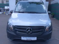 Brillantsilber metallic Gebraucht 2018 Mercedes Vito Van / Kleinbus | 12.900 € (Fairer Preis)