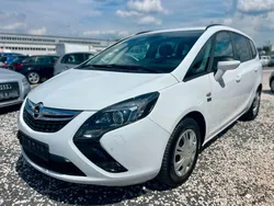 Weiß Gebraucht 2014 Opel Zafira Tourer Style Van / Kleinbus | 10.900 € (Etwas zu teuer)