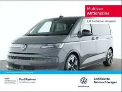 Grau Gebraucht 2023 VW Multivan Style Van / Kleinbus | 56.750 € (Fairer Preis)
