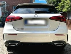 Weiß Gebraucht 2019 Mercedes A250 AMG line Limousine | 25.500 € (Fairer Preis)