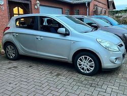 Grau Gebraucht 2009 Hyundai i20 Kleinwagen | 3.000 € (Superpreis)