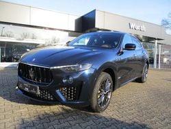 Blau Gebraucht 2021 Maserati Levante SUV | 48.900 € (Guter Preis)