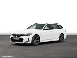 Gebraucht 2024 BMW 330e Shadowline Kombi | 46.392 € (Fairer Preis)